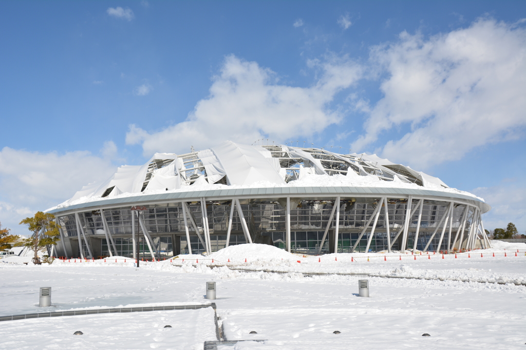 大雪で天井崩落したくまがやドーム　その2