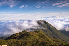 くじゅう連山　三俣山を覆いつくす雲海