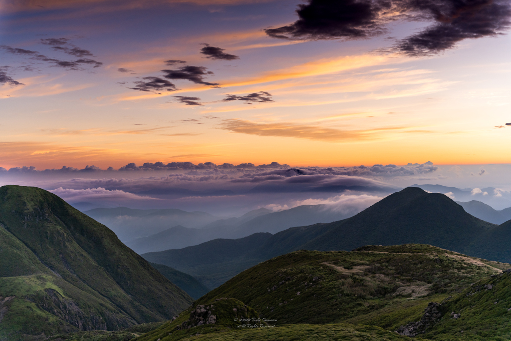 くじゅう連山　天狗ヶ城の夜明け