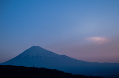 夜明けの霊峰