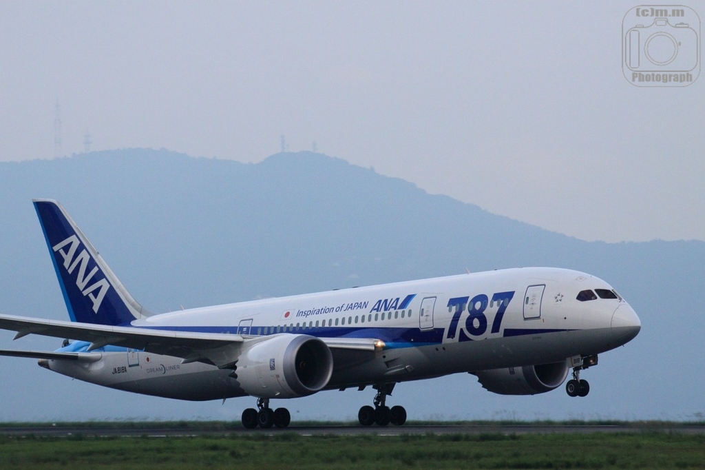 岡山空港、B787離陸