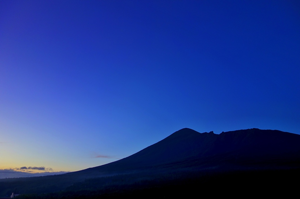 岩手山　夜明け前