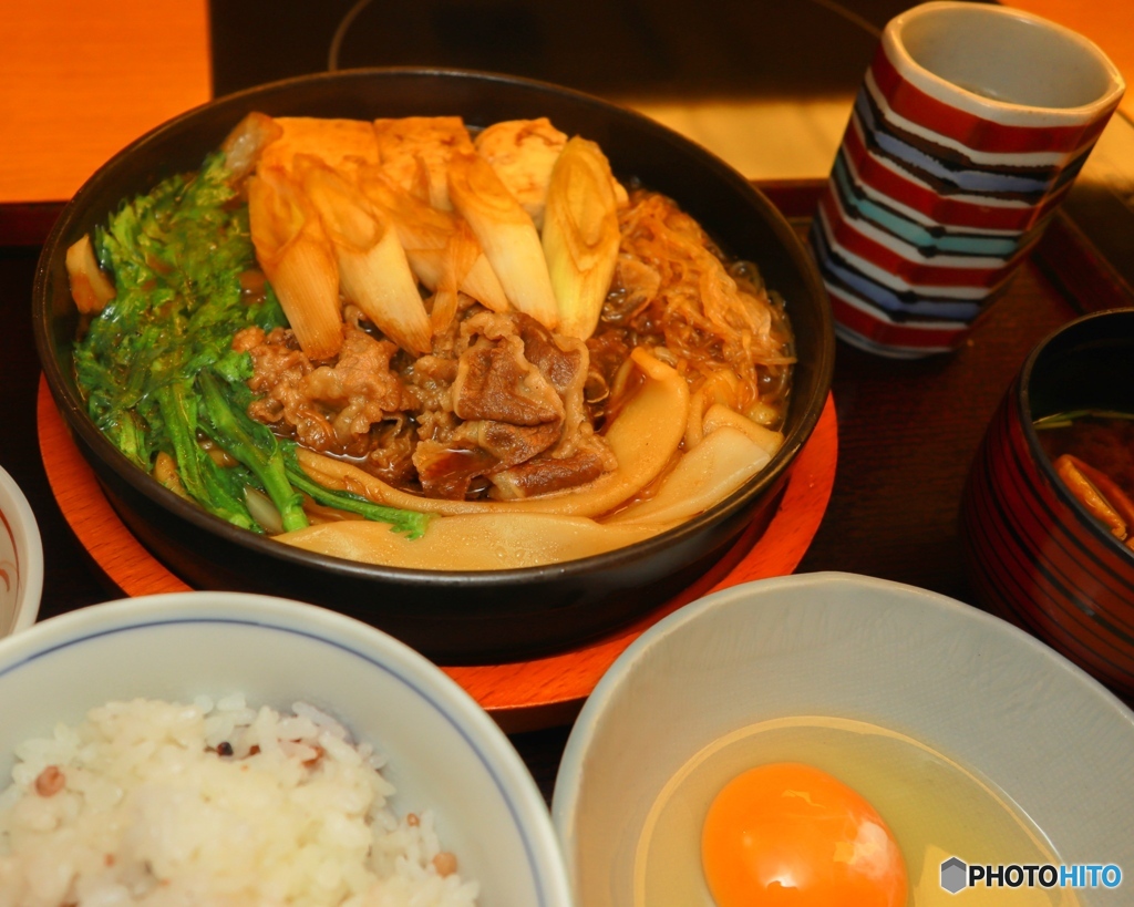 今日の昼食はすき焼き定食