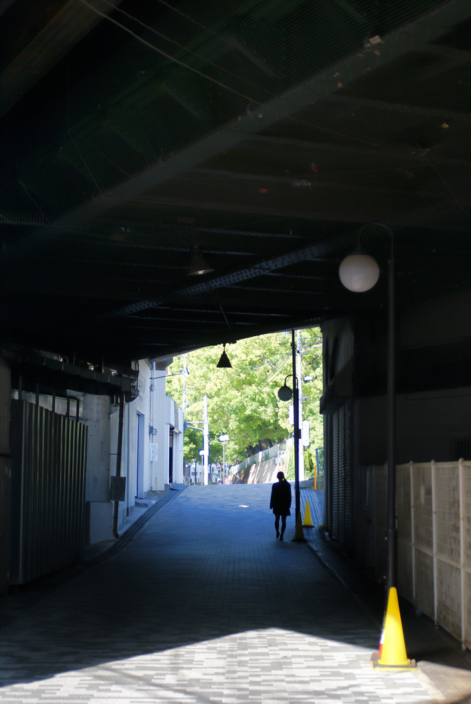 阪急王子公園駅高架下