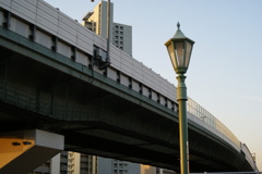 散歩道(3)　阪神高速下