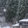 雪山の作業小屋