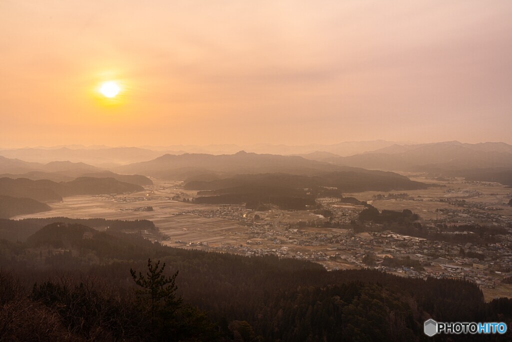 里山の夜明け