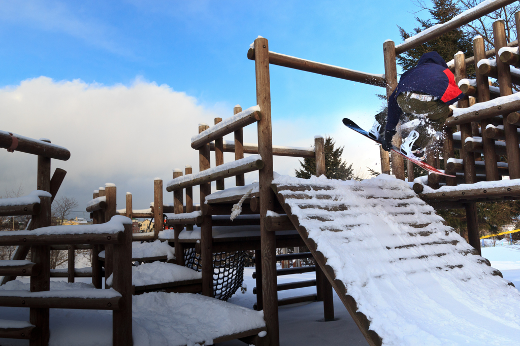 公園でスノーボード