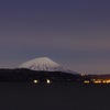 洞爺湖を覗き込む羊蹄山