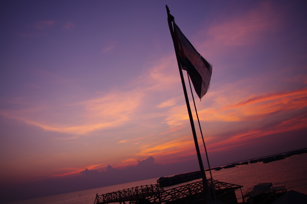 湖上の夕暮れ