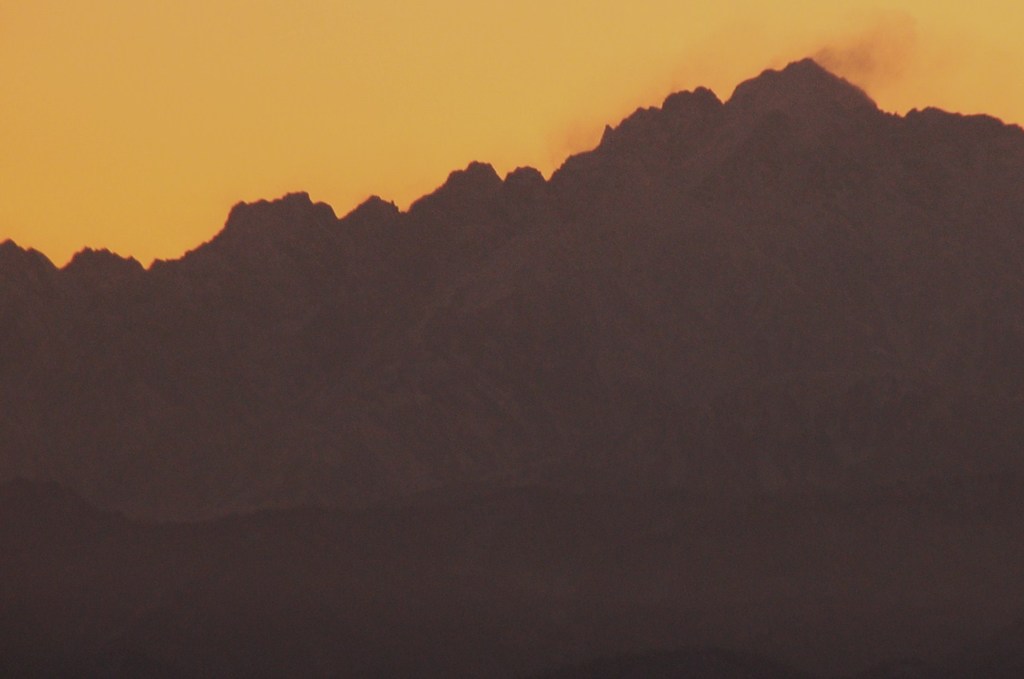 雪煙あがる劒岳♪