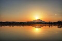 筑波山から昇る太陽