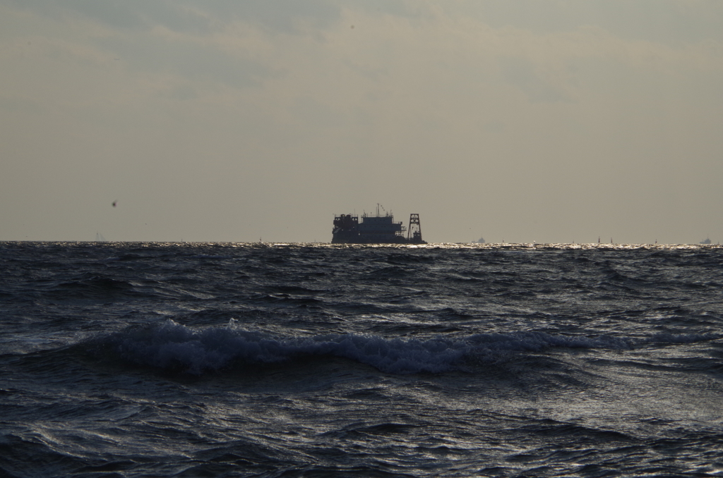 海上にある何か