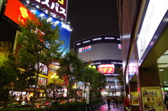 東口 LABI