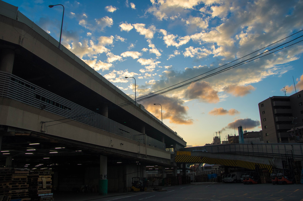 市場の夕景