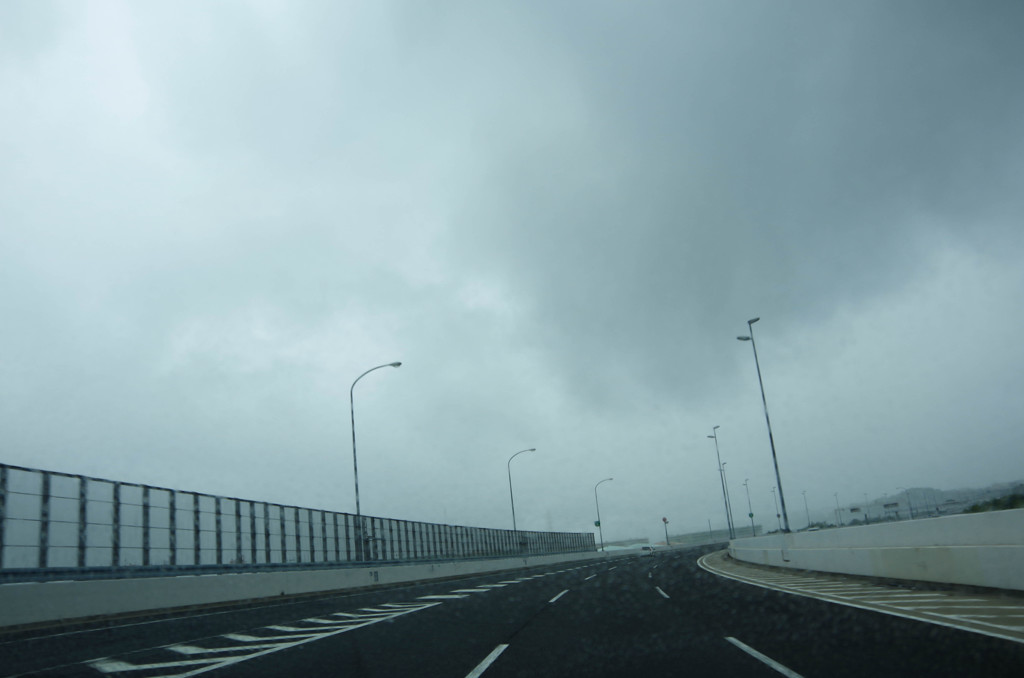 雨の首都高