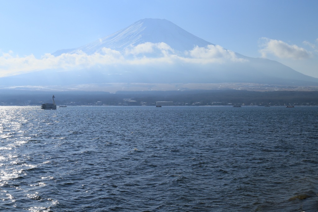 山中湖と富士。。