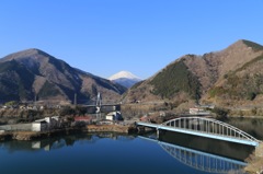 丹沢湖と富士山。。