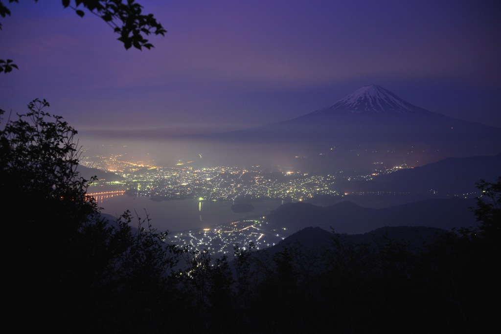 湖畔の夜景。。