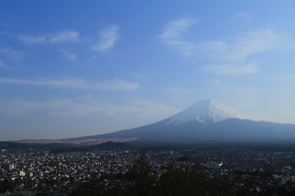 富士と街並み。。