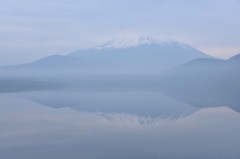 本栖湖から。。