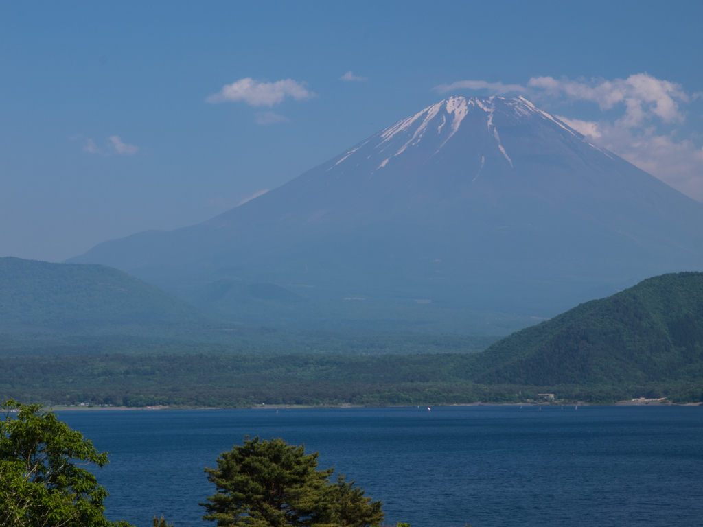 本栖湖からの富士山