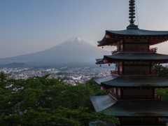 富士山　新倉富士浅間神社より②