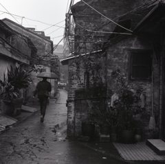 雨天路地裏