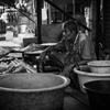 魚を売る老人
