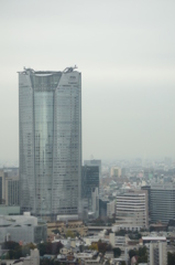 東京タワー大展望台から六本木ヒルズを見る