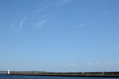 堤防・灯台・空