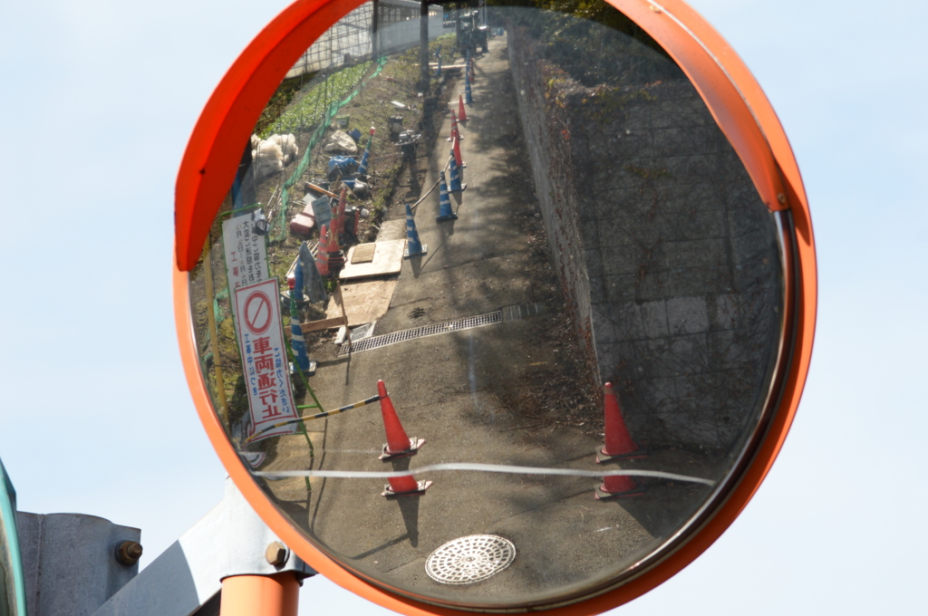 向こうの世界は工事中