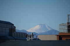 合間から富士山