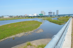 青天の下川は流るる