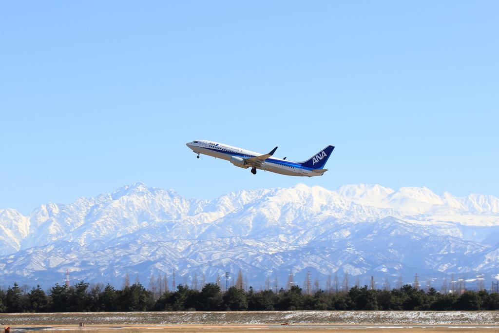 B738と立山連峰