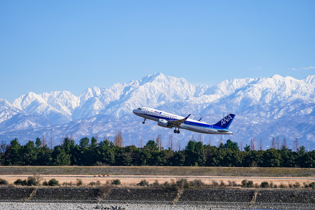 冬の富山空港