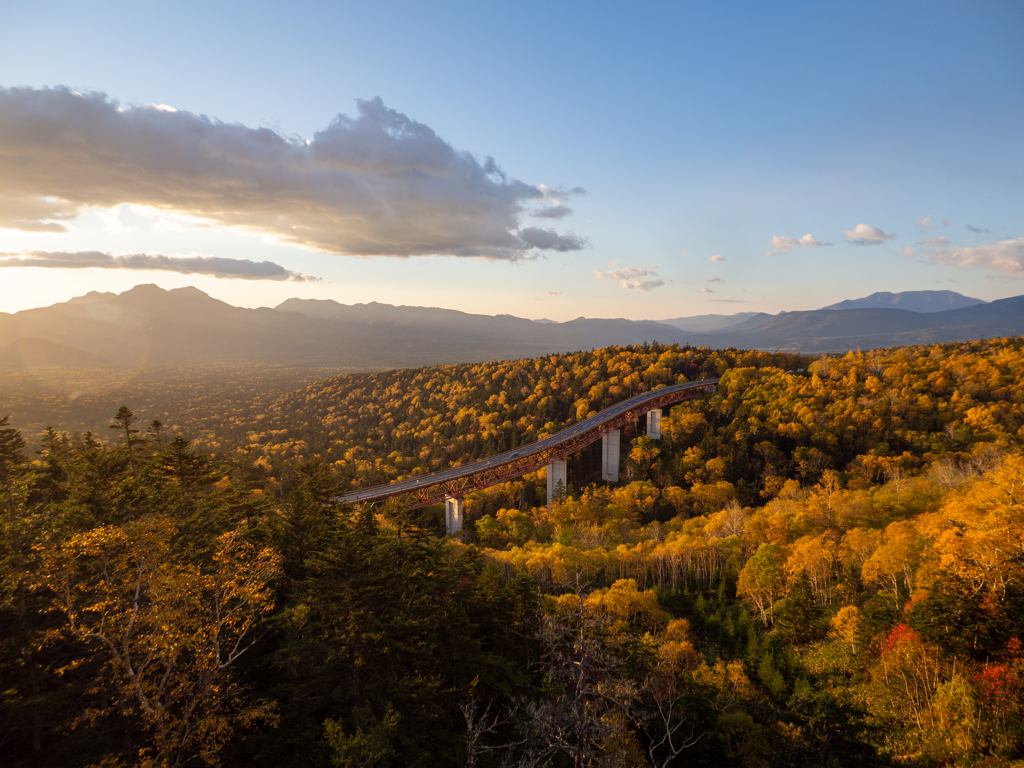 北海道　三国峠　紅葉の朝日