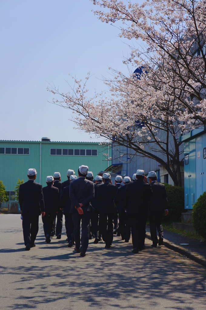 13人