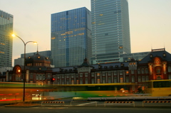 活動する東京駅