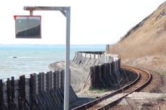 海を望む無人駅