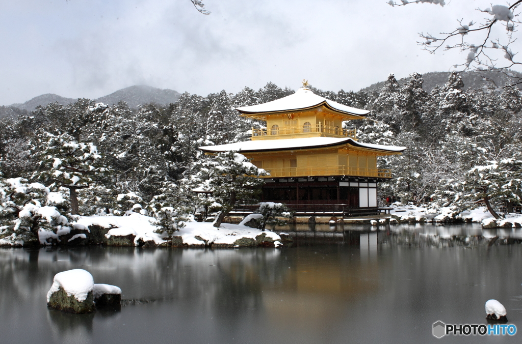 雪の金閣寺