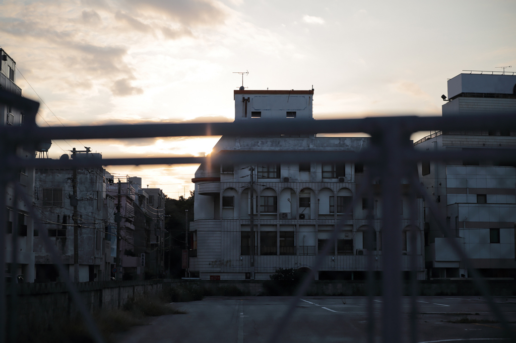 見え隠れする夕日