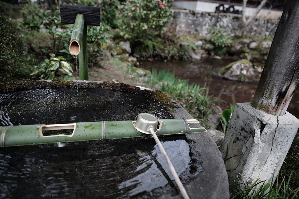 滴り落ちる水