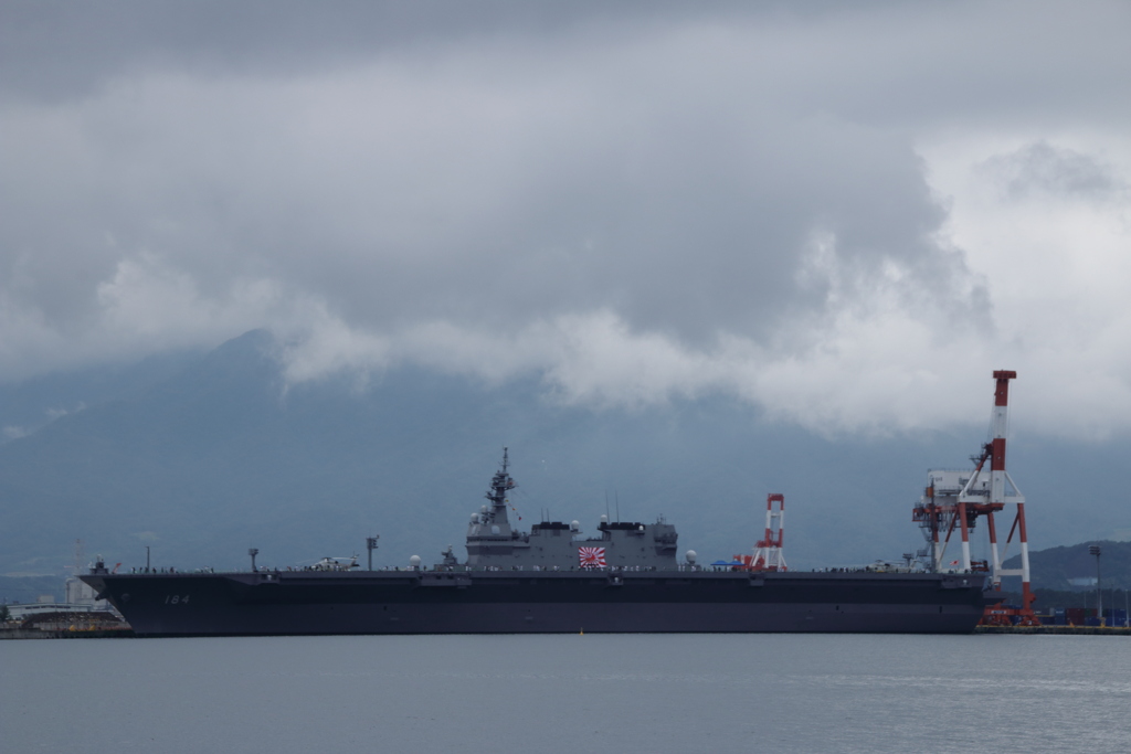 護衛艦「かが」