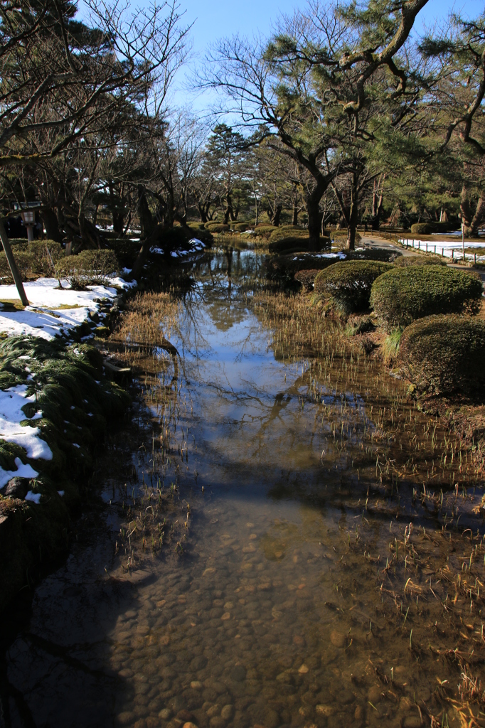 小川