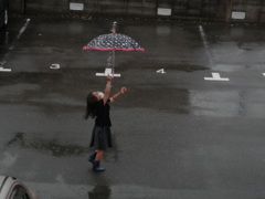 雨と遊ぶ