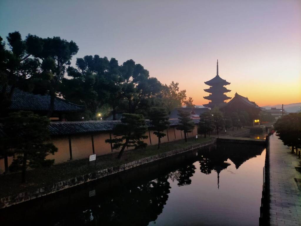 朝方の東寺