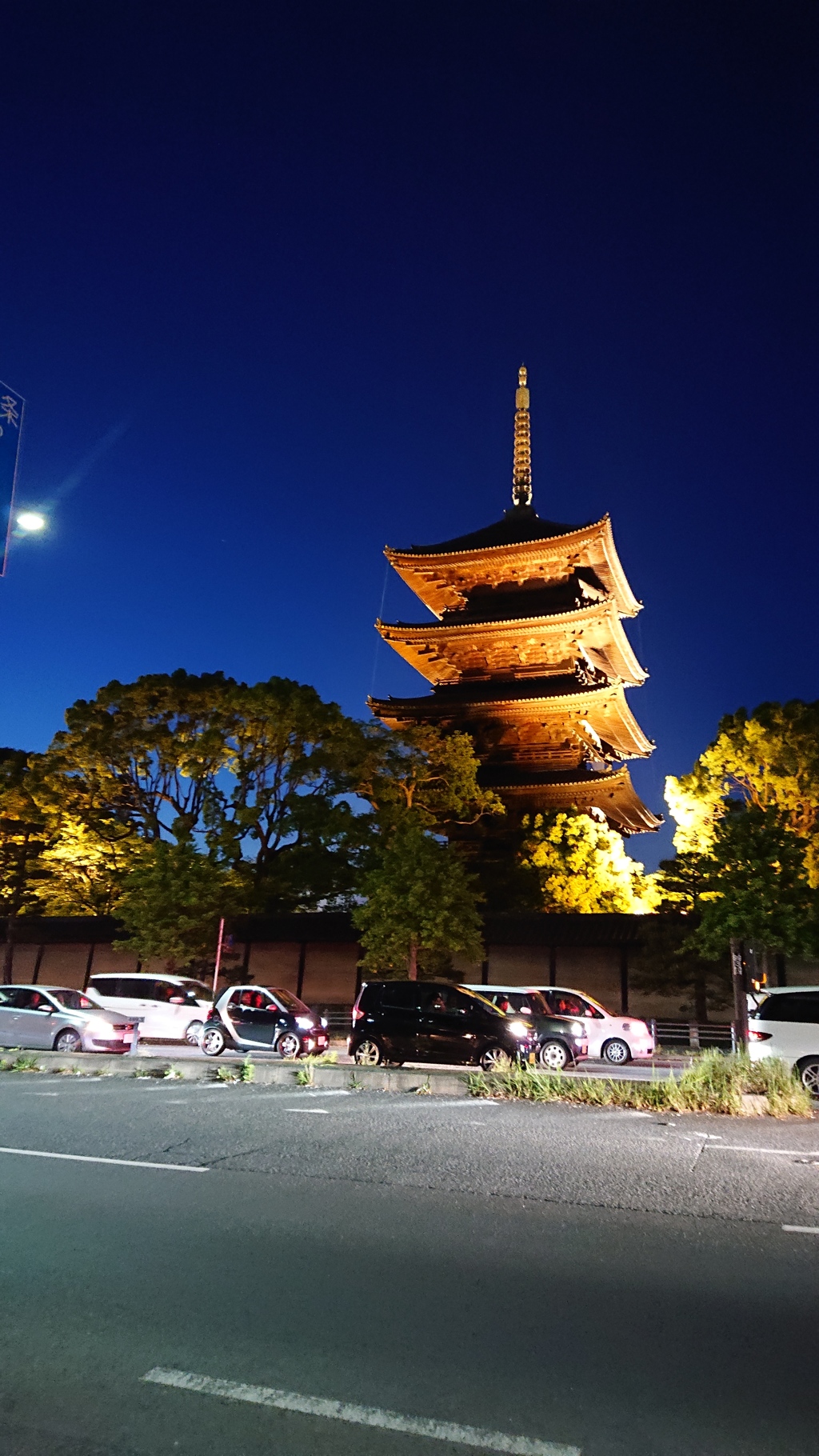 夕暮れの東寺