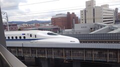 東へ