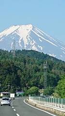 高速道路からの富士山